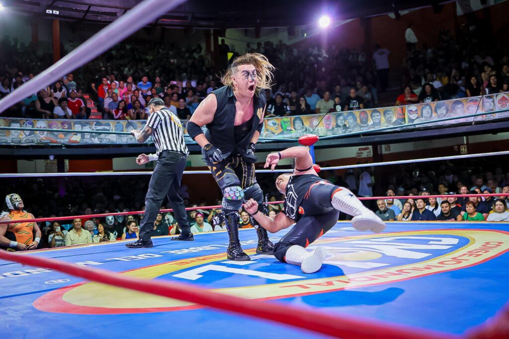Felino vs. Rey Bucanero